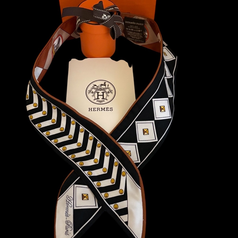Hermes Colliers Et Chiens Forever Silk Dog Twilly Scarf Black Silk Hermes Box - Picture 2 of 10